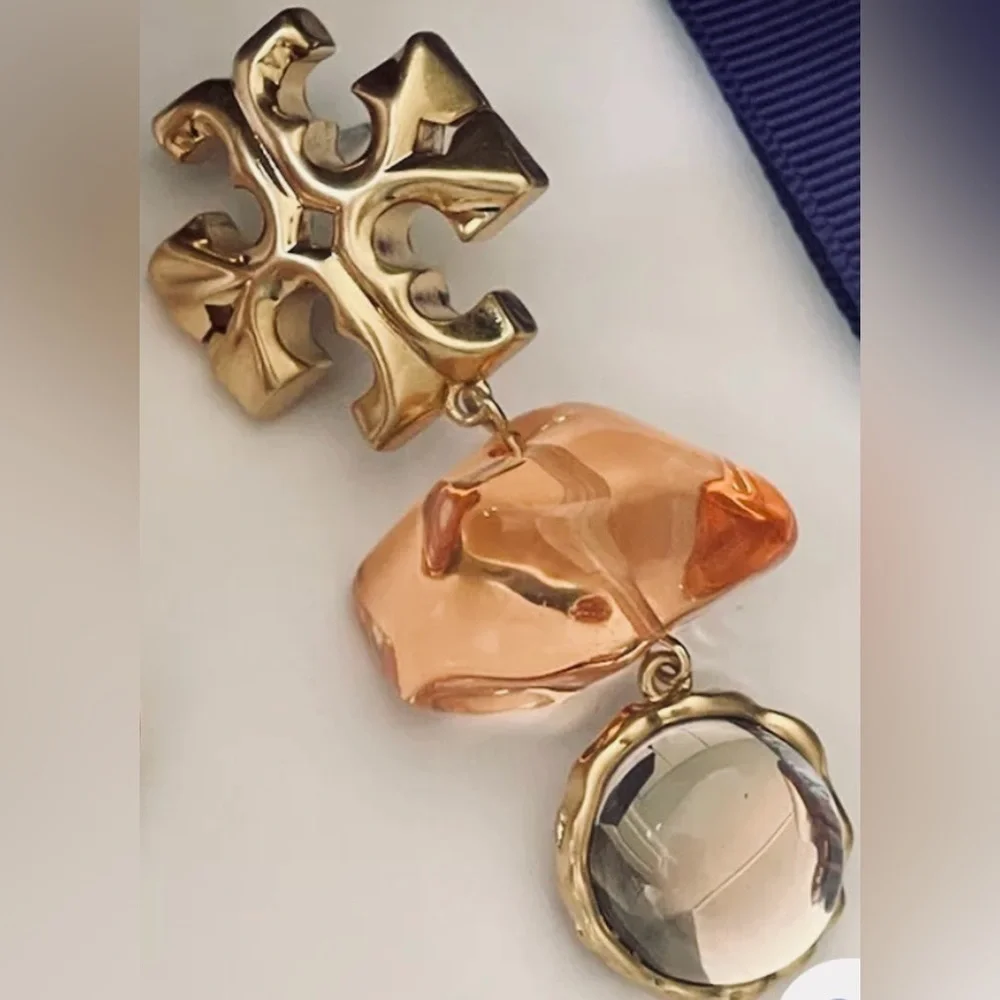 Designers Brands For Customers That Love To Wear Casual and Elegant Accessories;